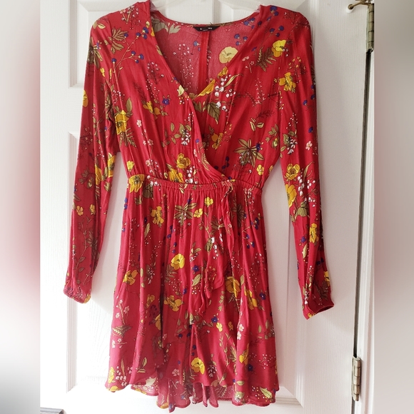 EXPRESS Ruffle Wrap Dress - Picture 3 of 10